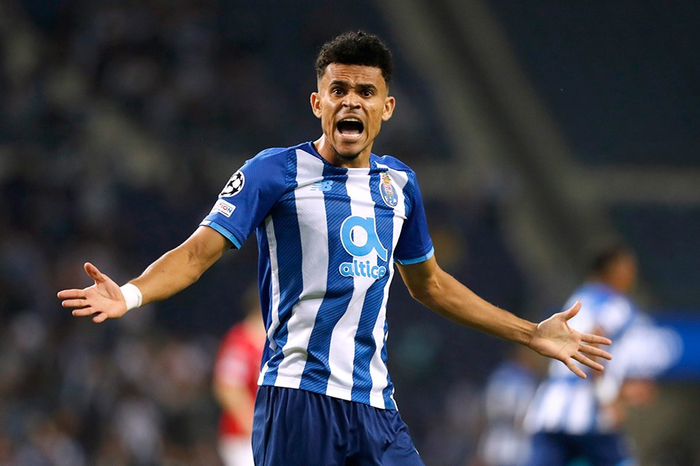 今晚纽卡斯尔调整名单以备葡超，官宣签约环节打磨，压力陡增，球探报告显示潜力 