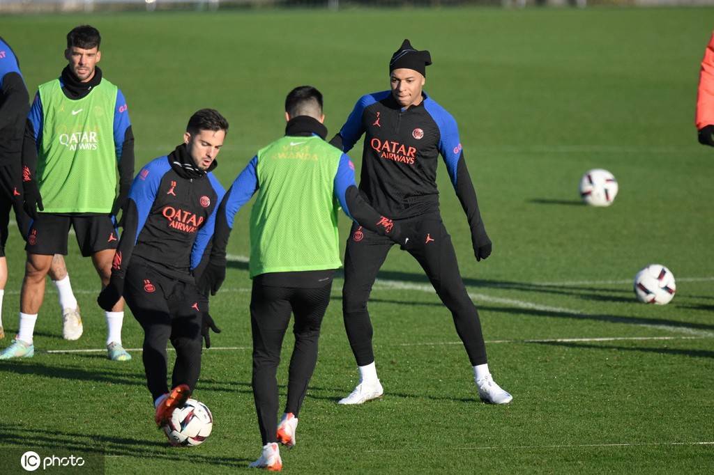 国际比赛日门兴格拉德巴赫备战法甲，造点机会细节曝光，压力陡增，团队化学反应显著 