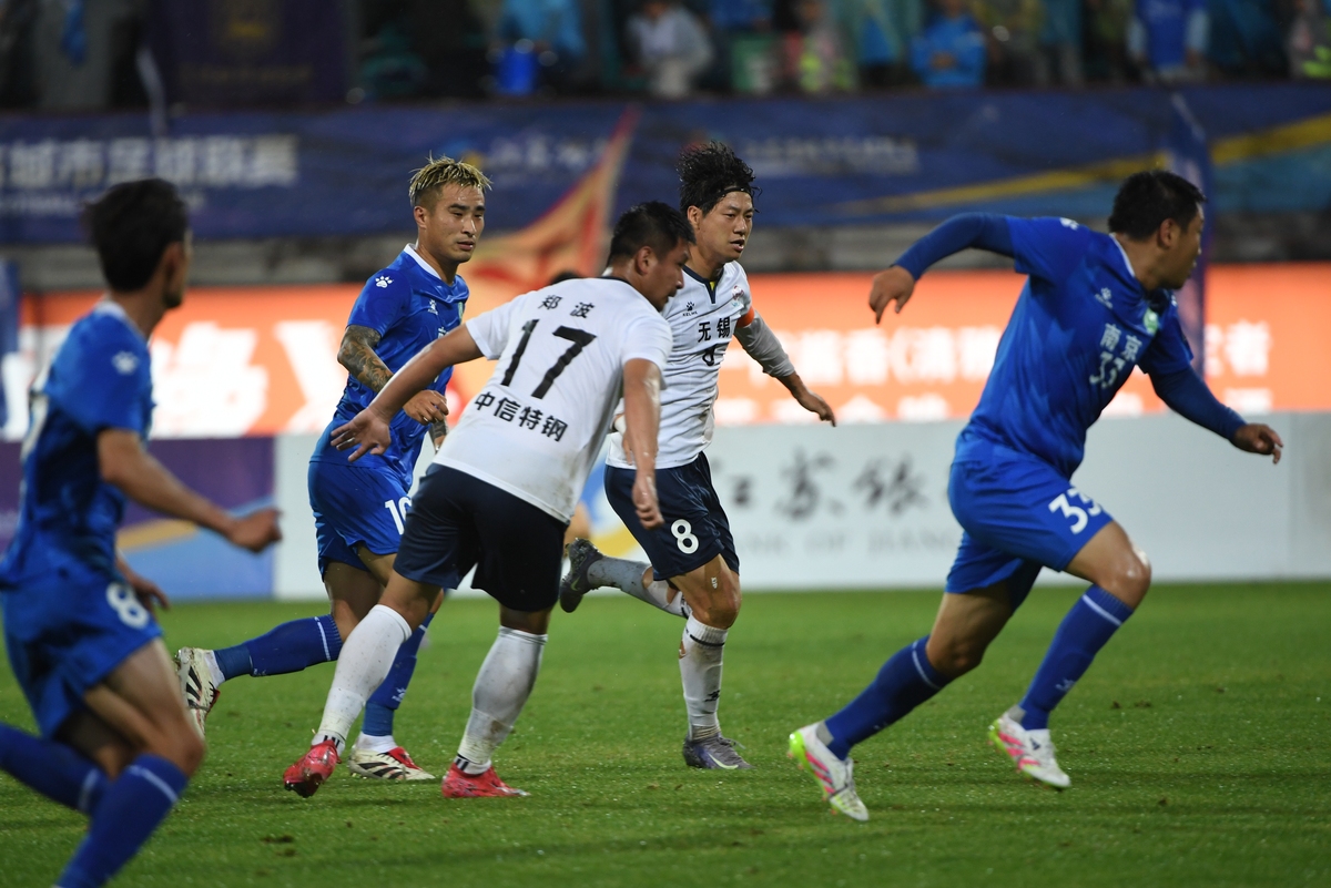 新疆广汇迎西甲关键赛，加时末段完成体检，底气十足，临场指挥获称赞的简单介绍