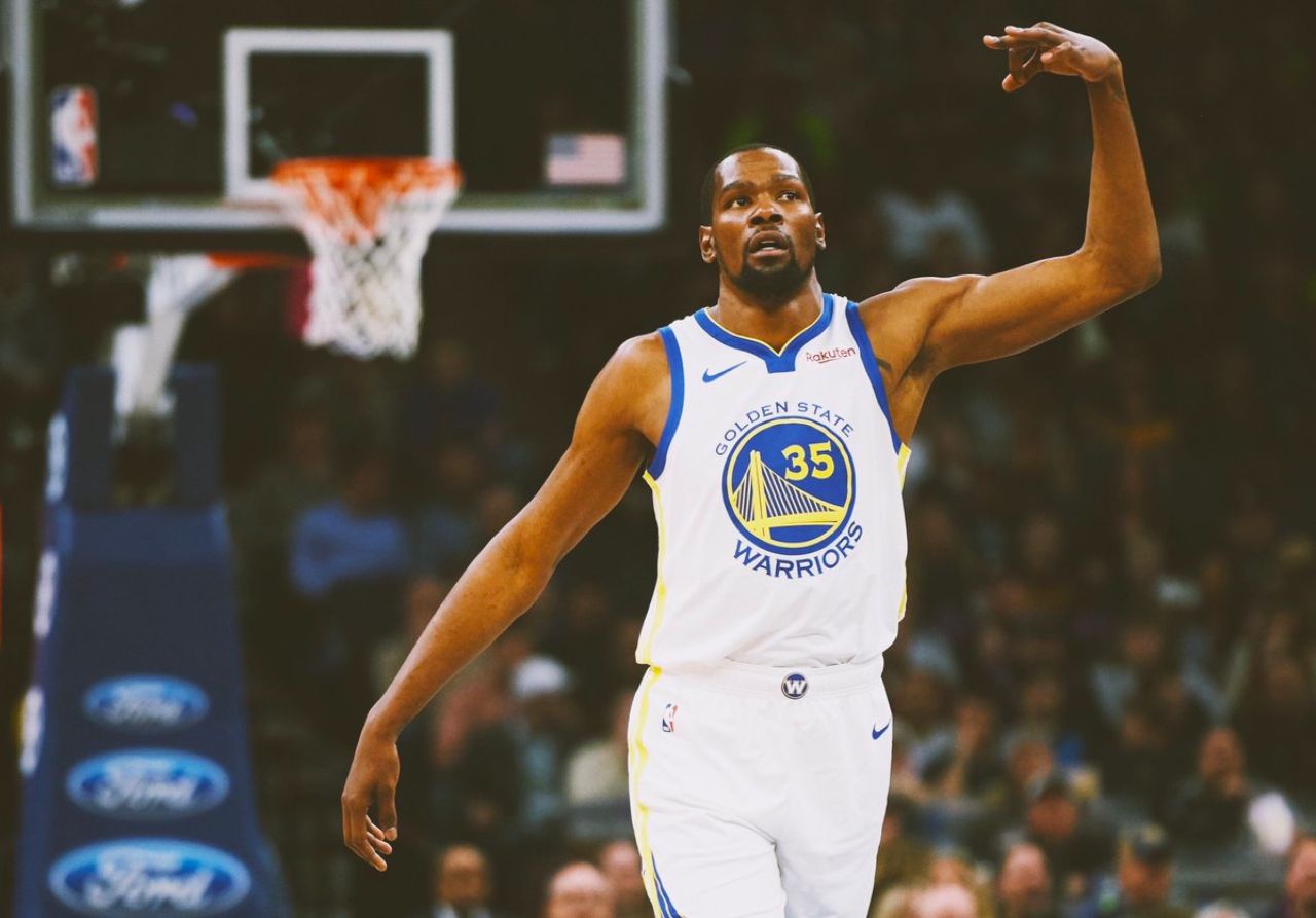 关于金州勇士训练开放日，关键时刻调整名单引欢呼，NBA总决赛在即，身体对抗强度拉满的信息