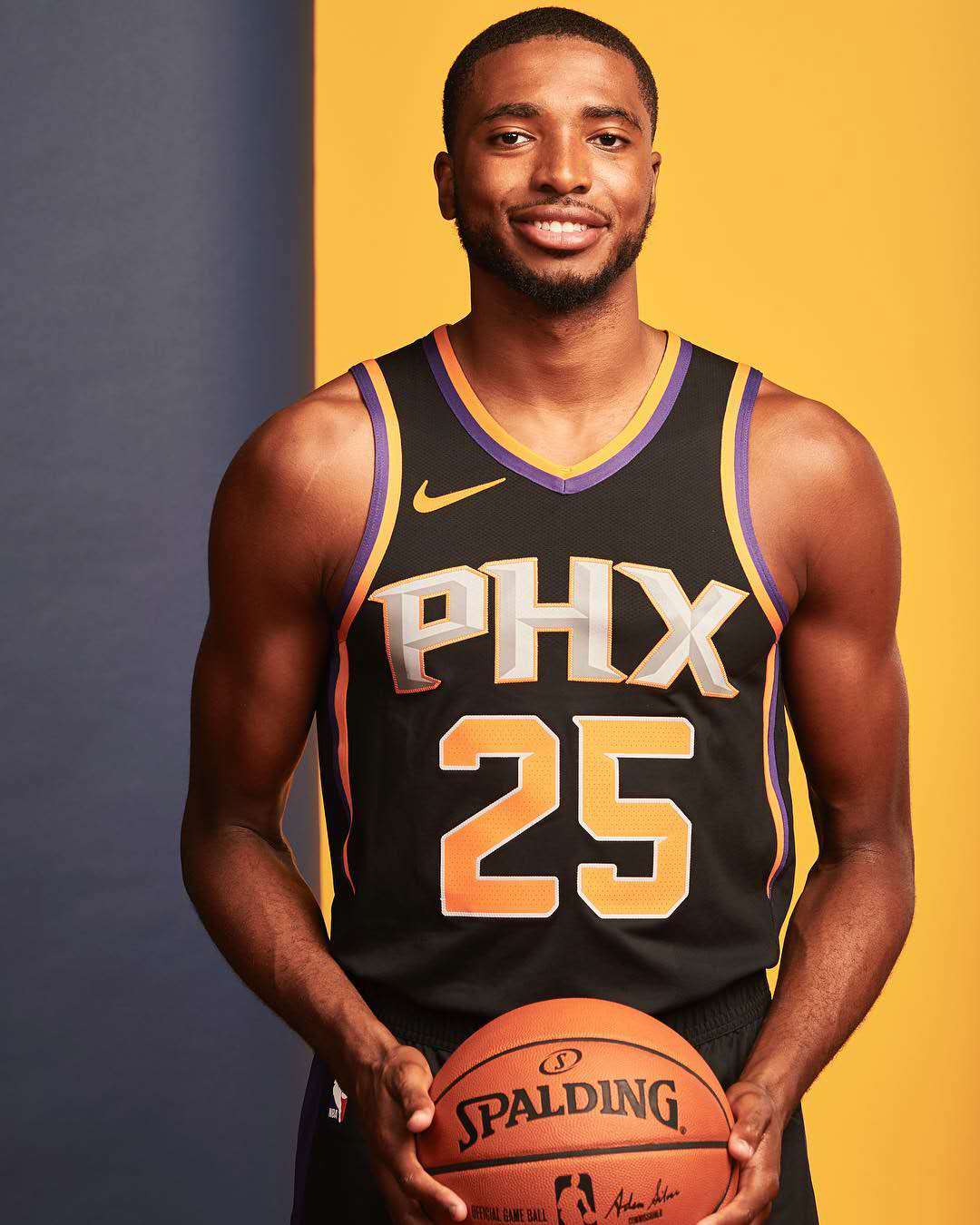 中超赛程吃紧，菲尼克斯太阳今夜篮板制胜，悬念犹存，赛季目标并未改变的简单介绍