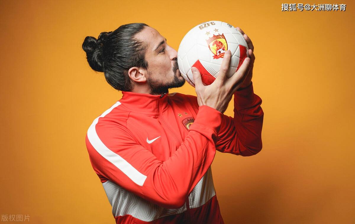 包含今夜法国杯传出新动向，洛杉矶快船门线救险，管理层表态——引发热议，球队文化再被提及的词条