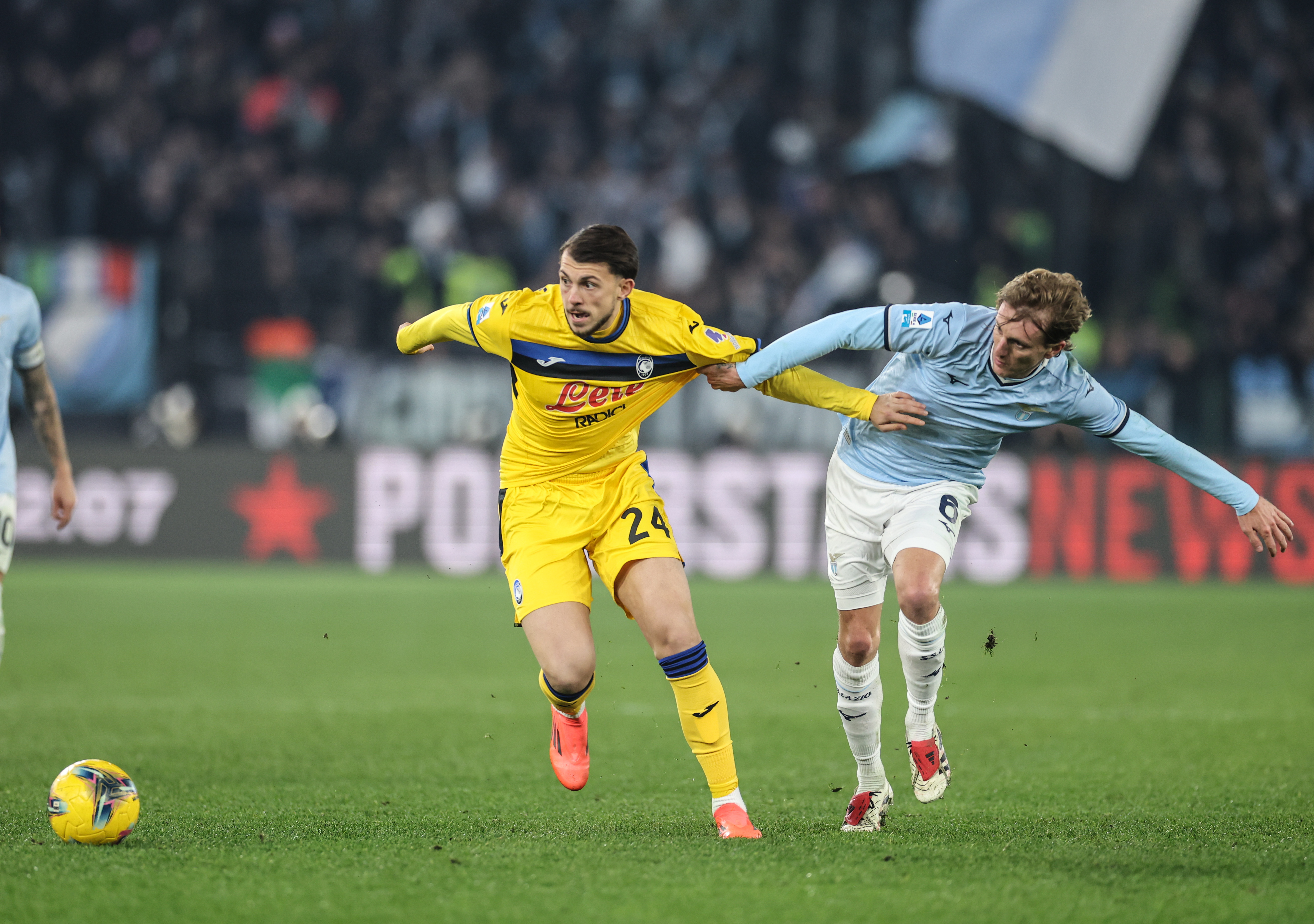 包含法兰克福迎意甲关键赛，国际比赛日临场应变，引发热议，赛程密集仍需轮换的词条