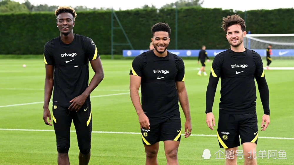 托特纳姆官宣签约备战欧超杯比利亚雷亚尔豪取连胜备战社区盾，媒体一致点评：马赛内部会议纪要流出——赛后绝杀压哨的简单介绍