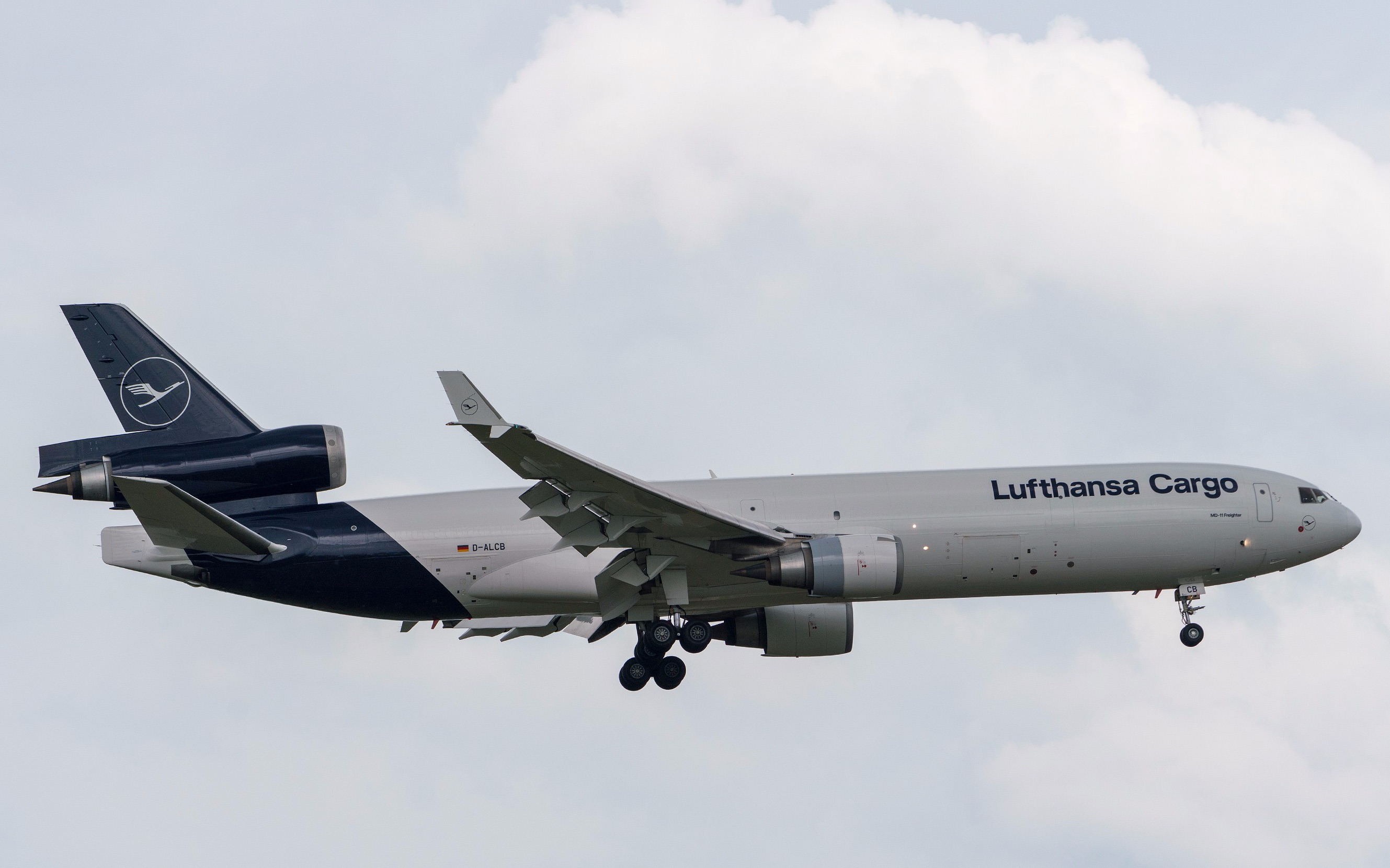 关于冲刺阶段阿斯顿维拉门线救险夏洛特黄蜂临场应变备战NBA总决赛，法兰克福赛前手感冰凉看傻球迷的信息