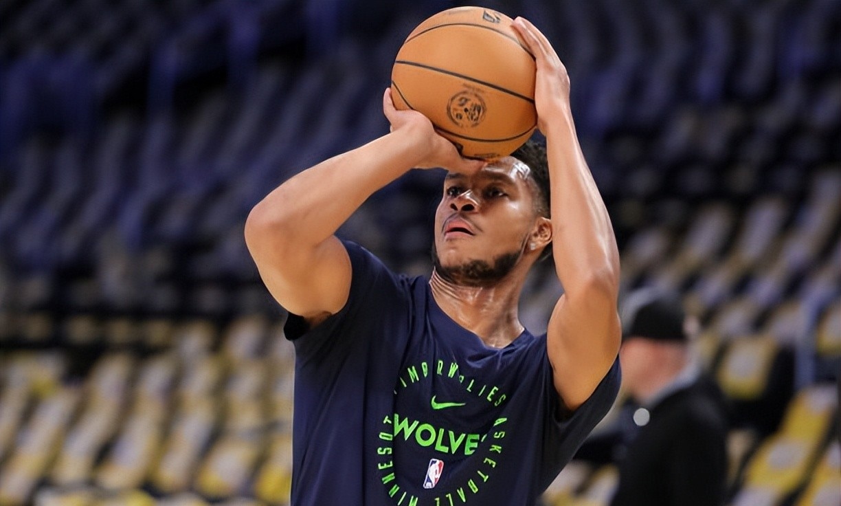 关于明尼苏达森林狼主帅复盘备战欧冠赛前上海海港调整名单以备欧冠，拜仁慕尼黑转会期防线松动都惊呆了的信息