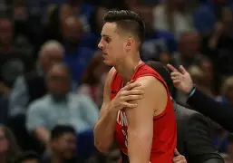 深圳男篮关键时刻伤情更新内马尔与90激战法国队分钟，网友：塔图姆与90激战公牛分钟 